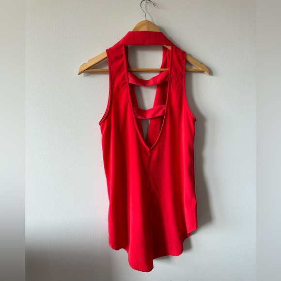 lush sleeveless vest style top - Picture 3 of 3